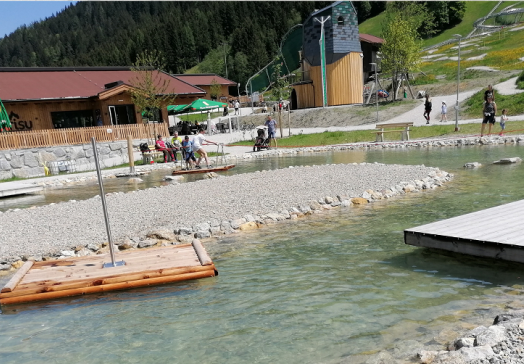 Der Spielesee sorgt für kühles Nass